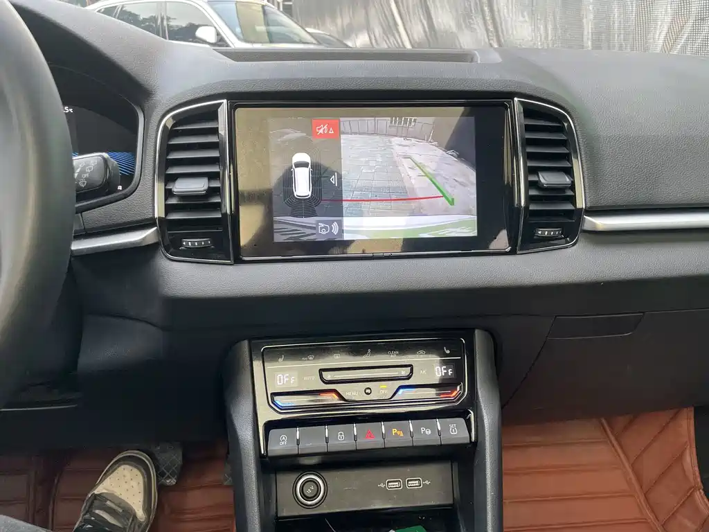 Skoda Karoq 2023 — фото 11