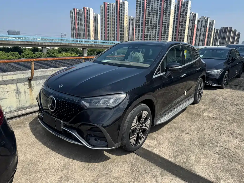 Mercedes-Benz EQE SUV 2025