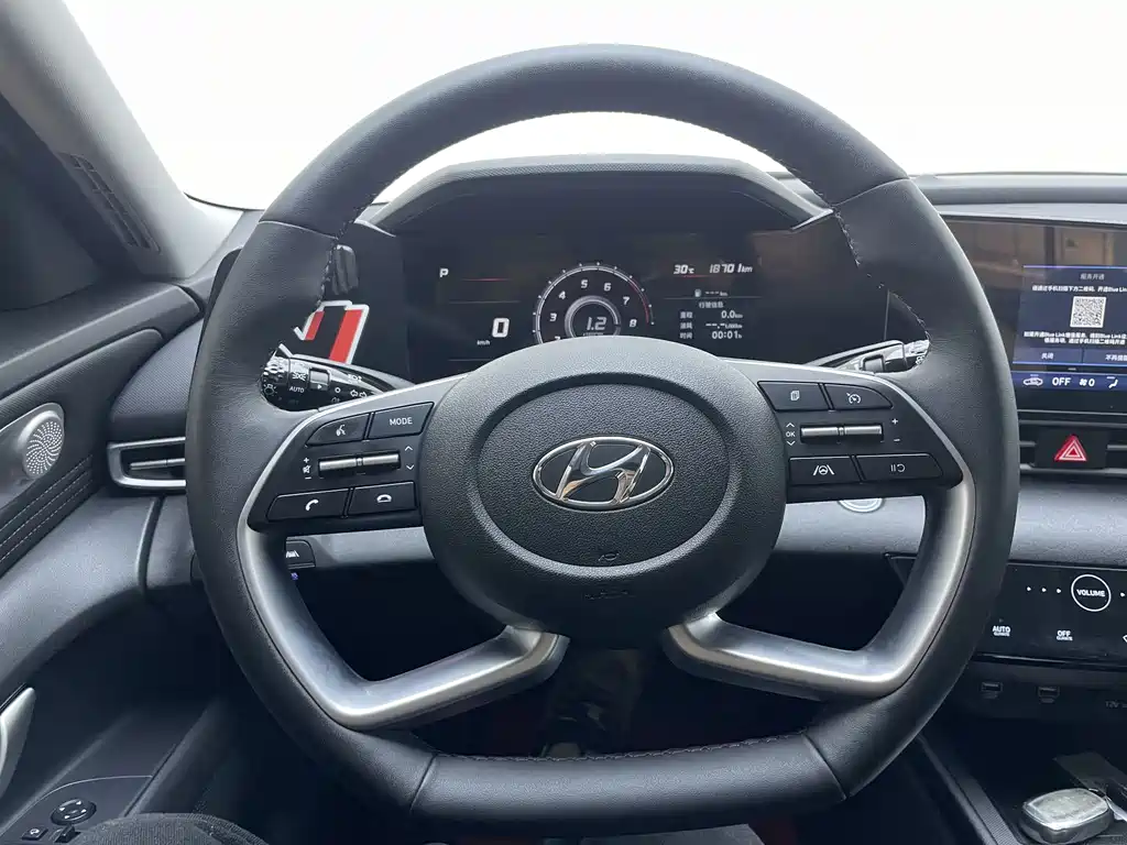 Hyundai Elantra 2022 — фото 10