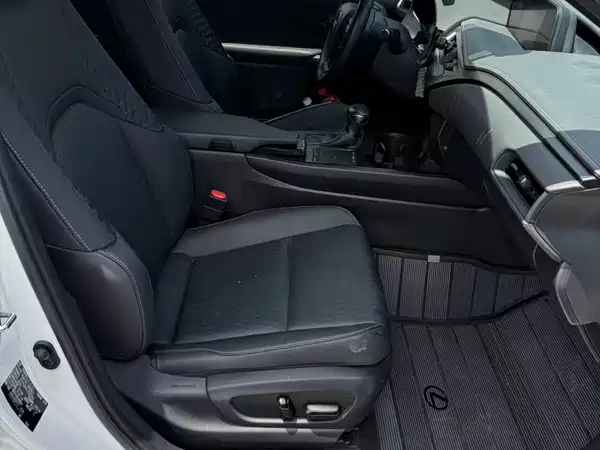 Lexus UX 2020