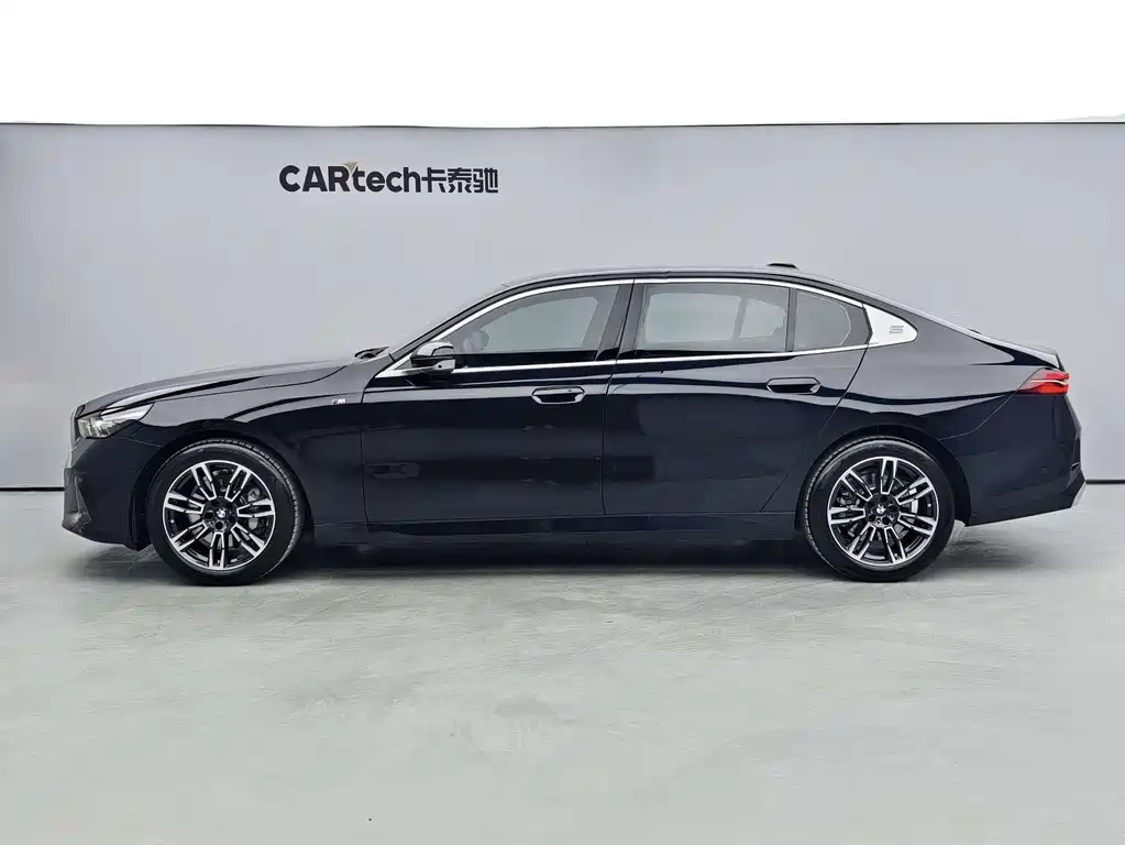 BMW 5 Series 2024 — фото 18
