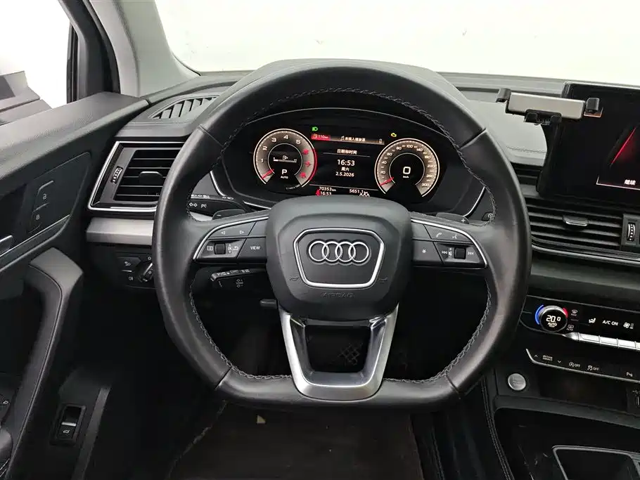 Audi Q5L 2021 — фото 15