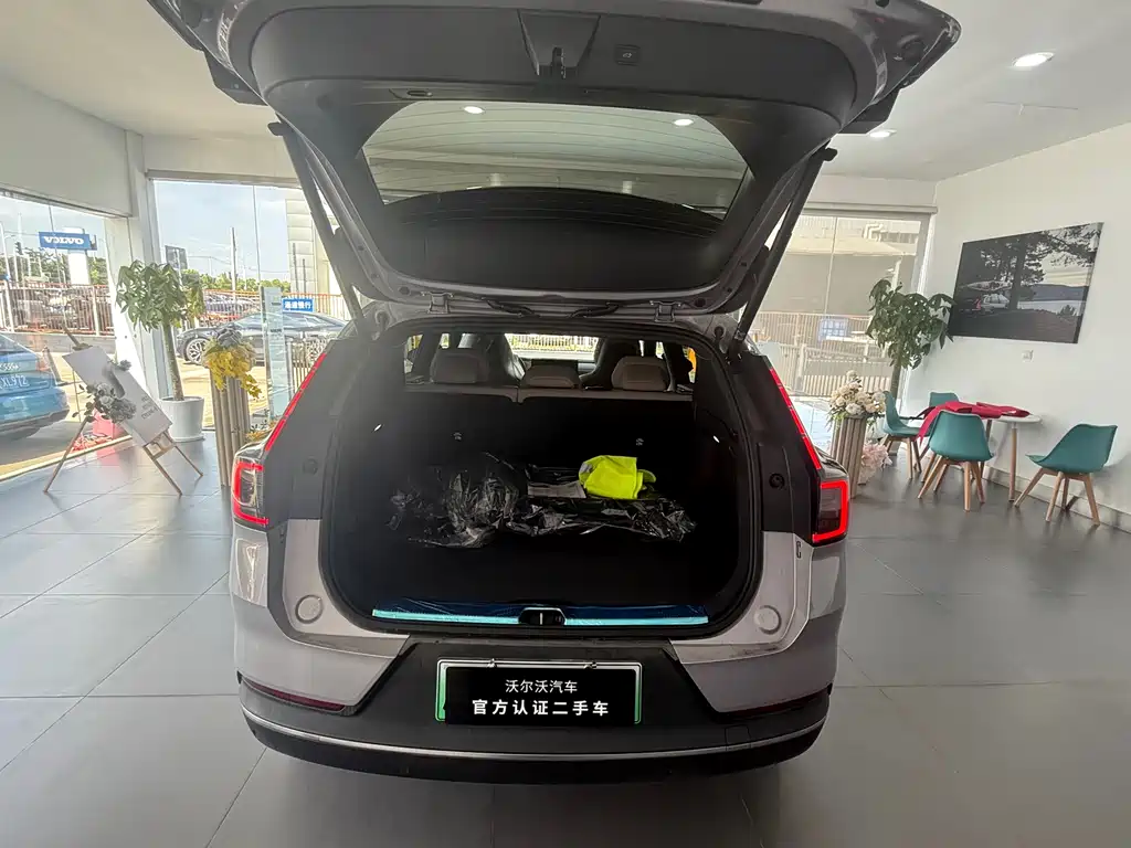 Volvo XC70 Plug-In Hybrid 2026 — фото 17