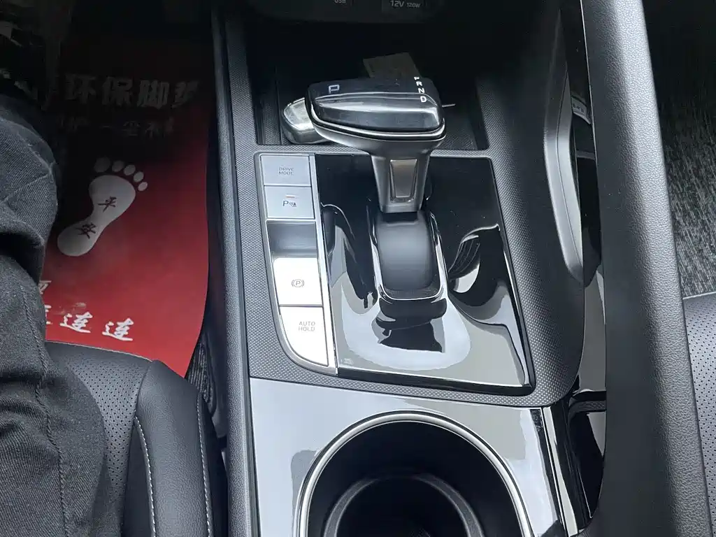 Hyundai Elantra 2022 — фото 18