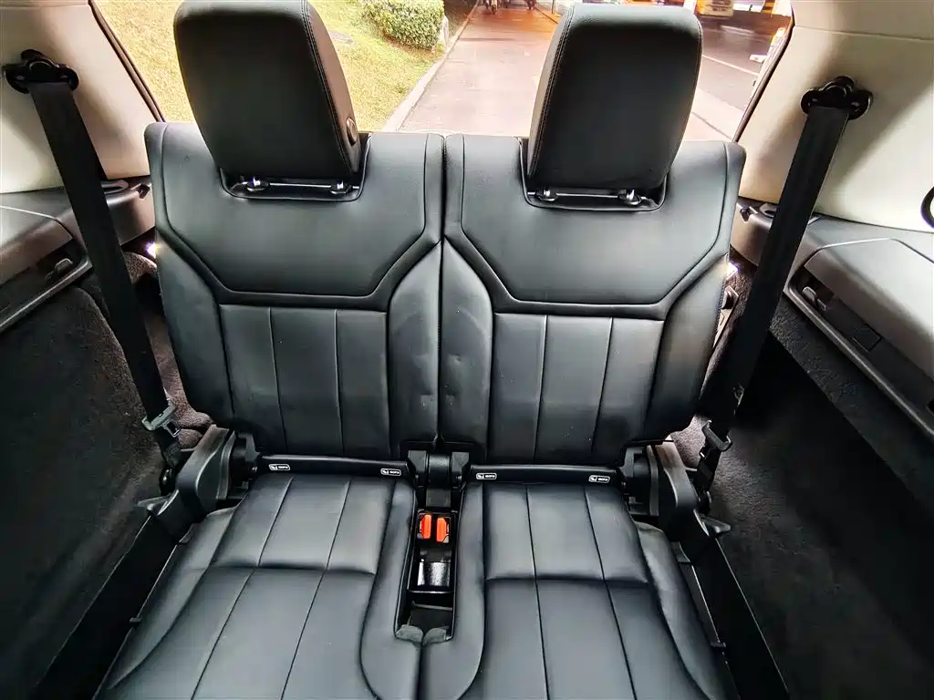 Land Rover Discovery 2019 — фото 18