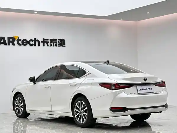 Lexus ES 2022