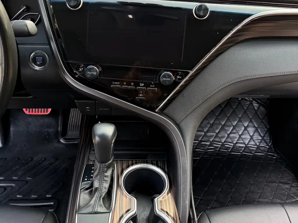 Toyota Camry 2020 — фото 12