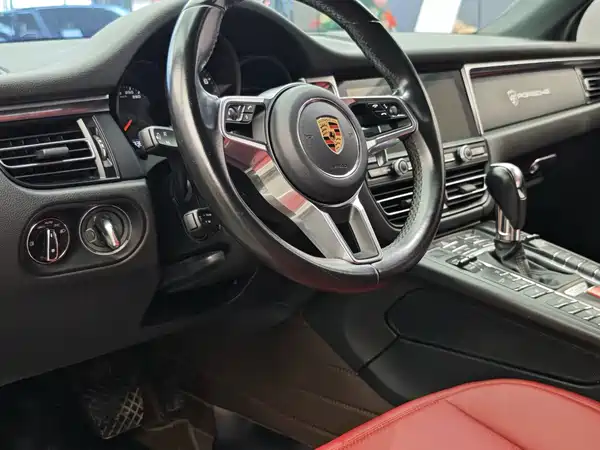 Porsche Macan 2020