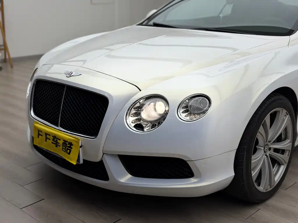 Bentley Continental 2012 — фото 9