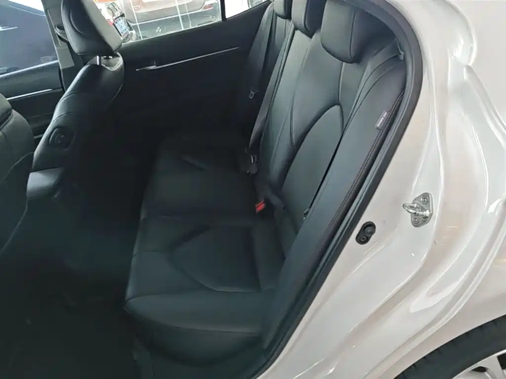 Toyota Camry 2020 — фото 17