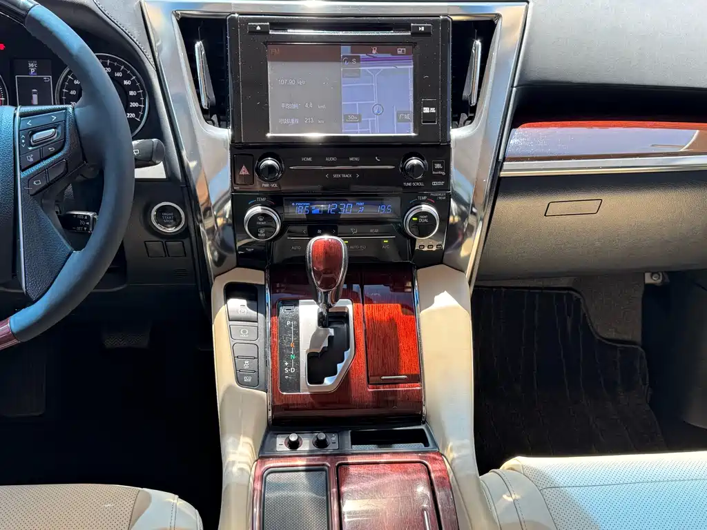 Toyota Alphard 2015 — фото 16