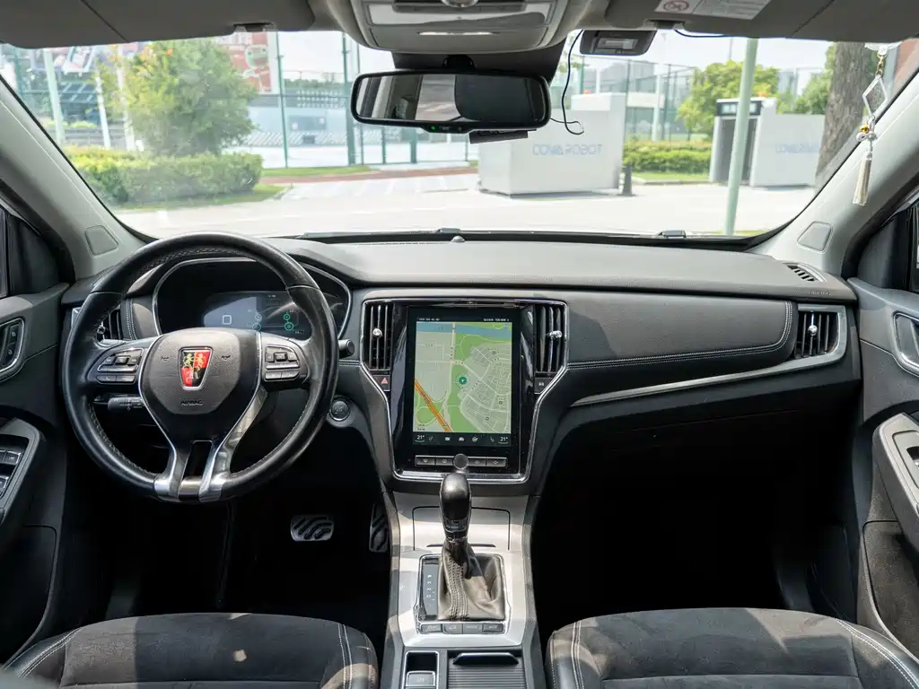 Roewe RX5 New Energy 2017 — фото 10