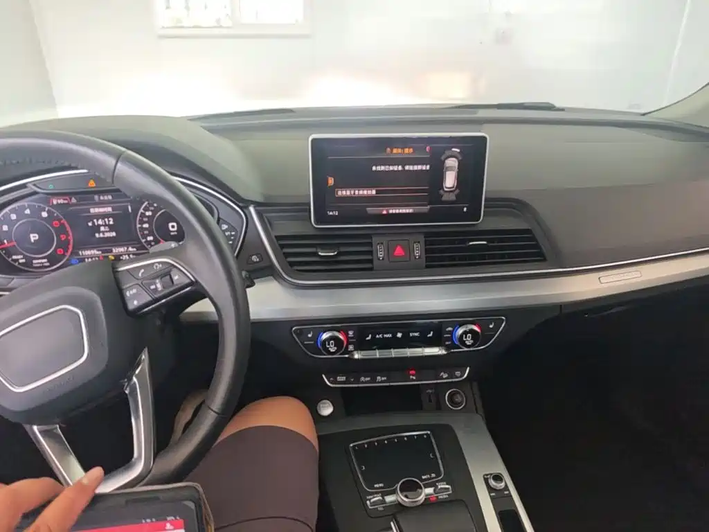 Audi Q5L 2018 — фото 10