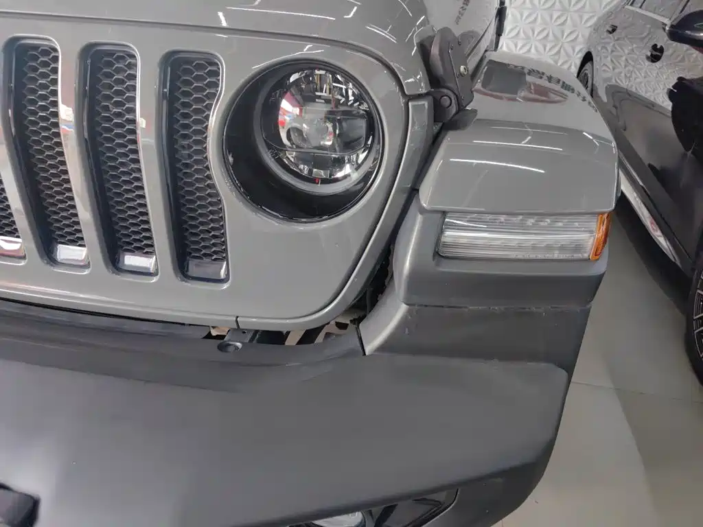 Jeep Wrangler 2023 — фото 15