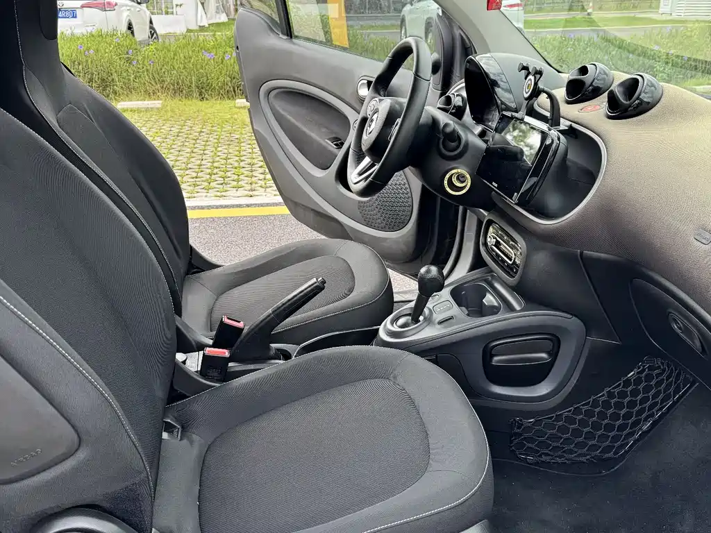 smart fortwo 2018 — фото 10