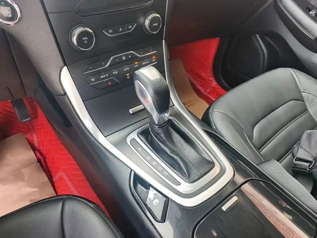 Ford Edge 2015 — фото 10