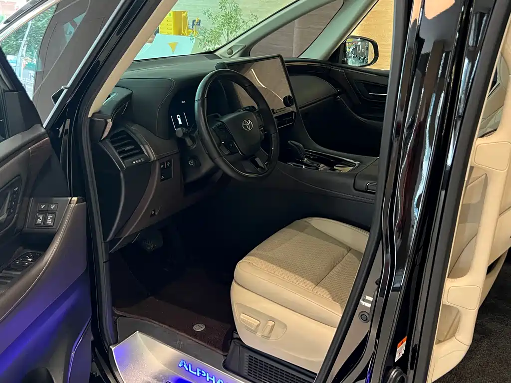 Toyota Alphard 2024 — фото 4