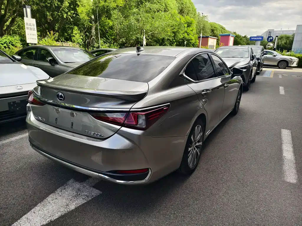 Lexus ES 2019 — фото 4