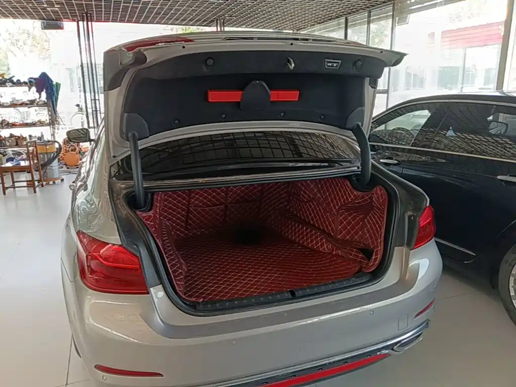 BMW 5 Series 2018 — фото 19