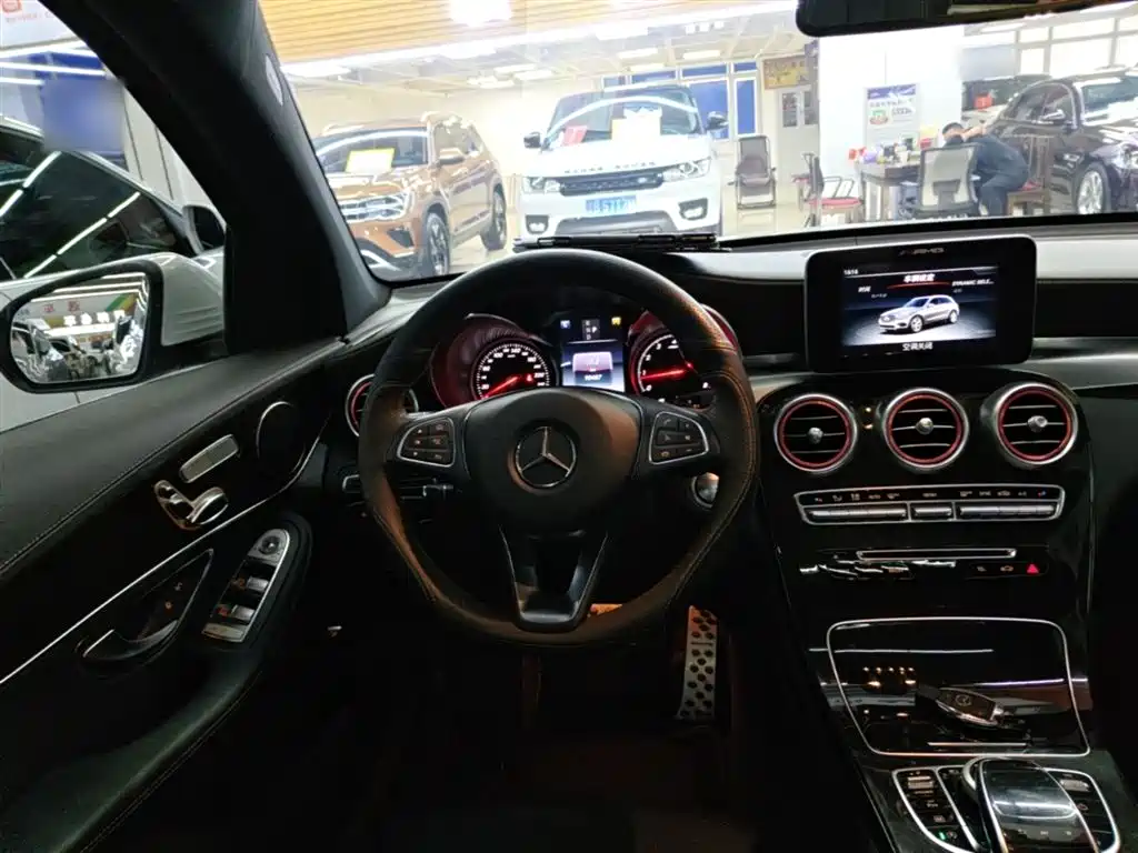 Mercedes-Benz GLC 2017 — фото 11