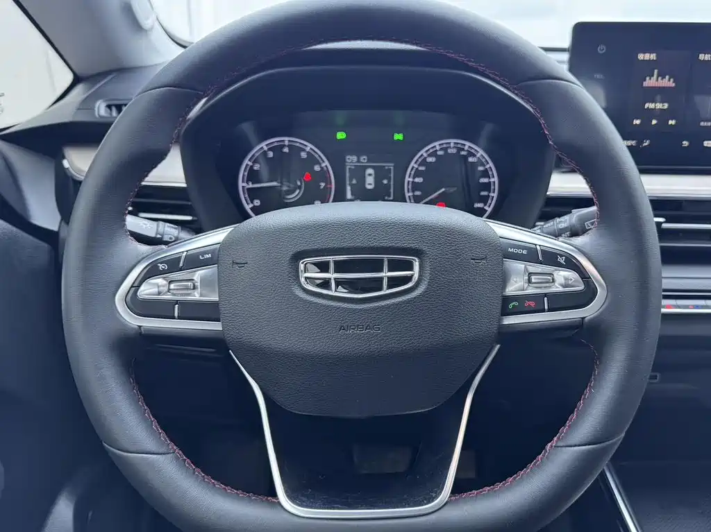 Geely Vision X3 2022 — фото 11