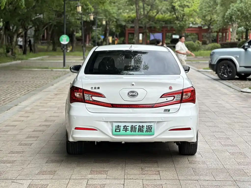 BYD Qin NEV 2016 — фото 8