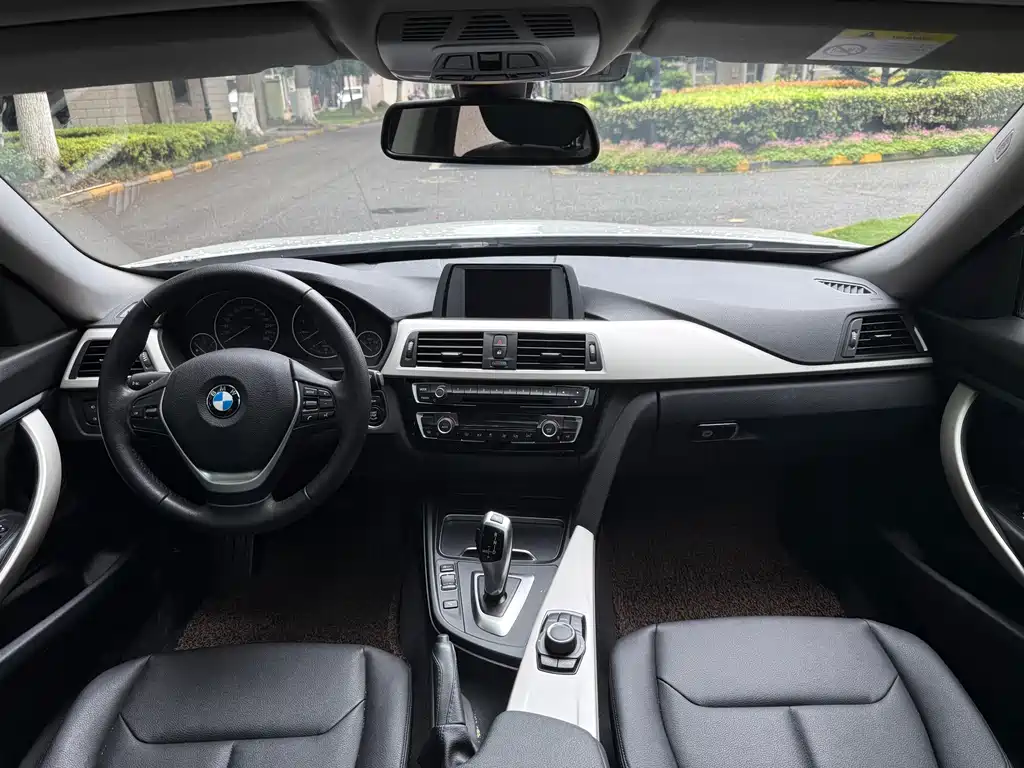 BMW 3 Series GT 2017 — фото 20