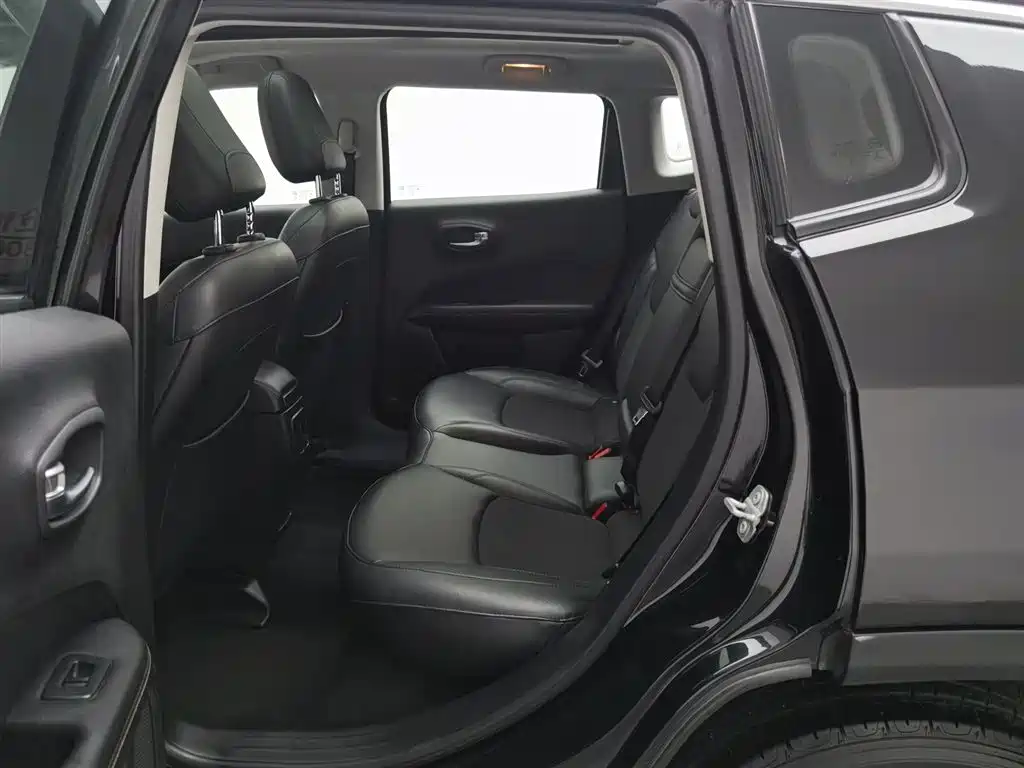 Jeep Compass 2019 — фото 15