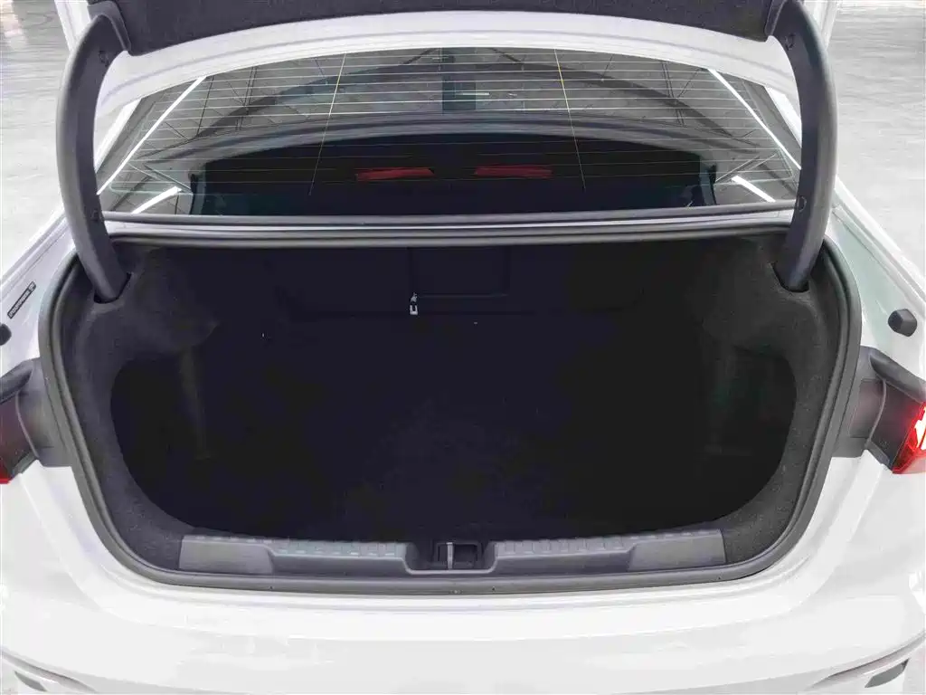 Audi A3 2023 — фото 19