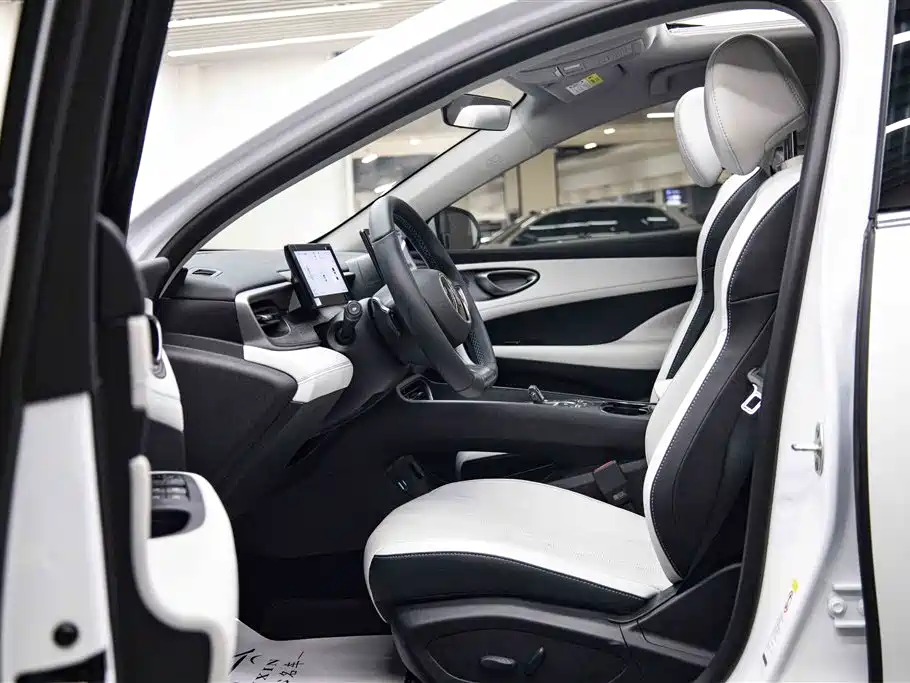 BYD Seal 05 DM-i 2025 — фото 17