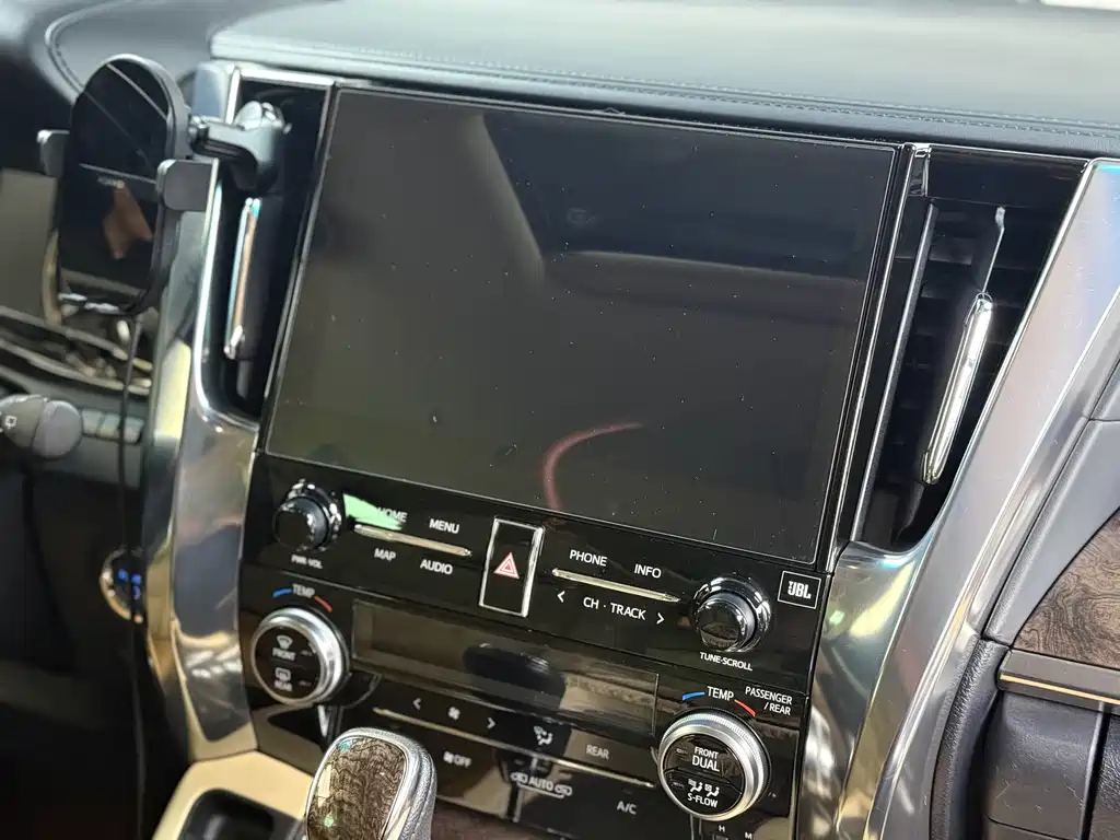 Toyota Vellfire 2020 — фото 13