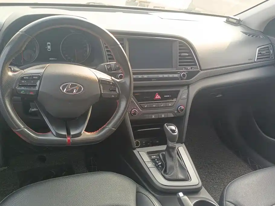 Hyundai Elantra 2022 — фото 12