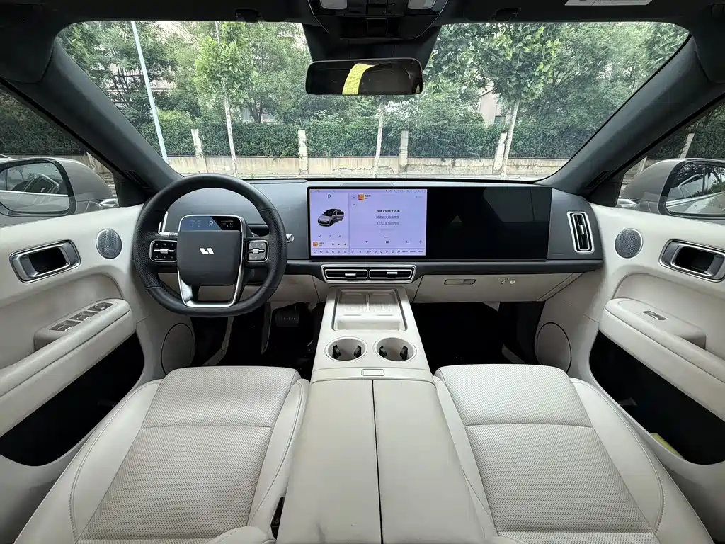 Li Auto Li L6 2025