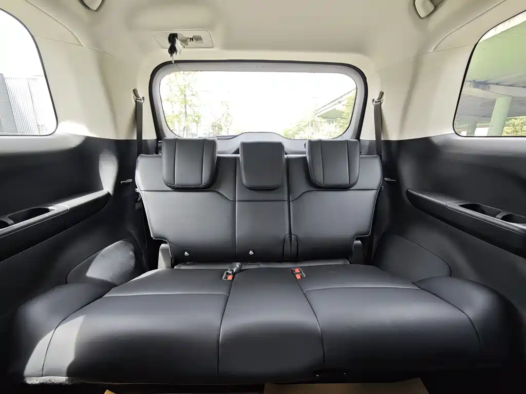 GAC Motor E8 PHEV 2025 — фото 19