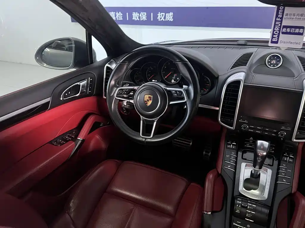 Porsche Cayenne 2017 — фото 17