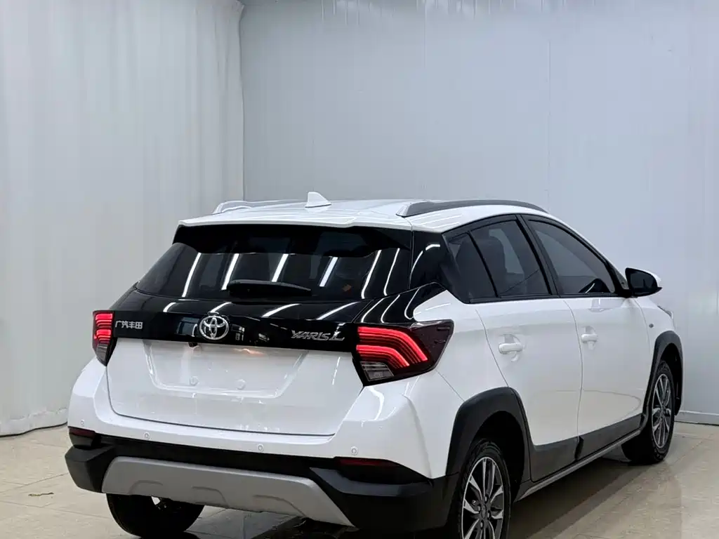 Toyota Yaris L 2022