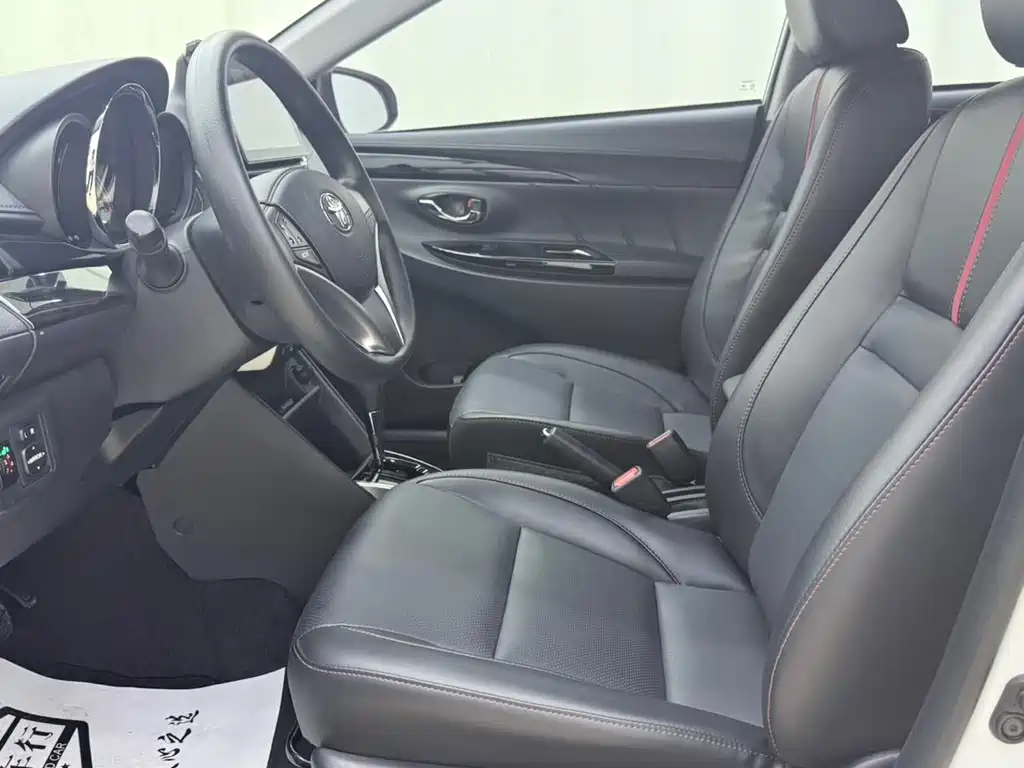 Toyota Yaris L 2022 — фото 12