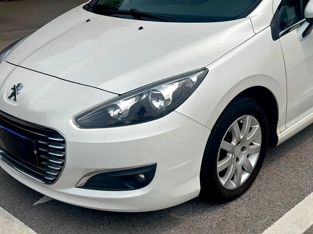 Peugeot 308 2015 — фото 14