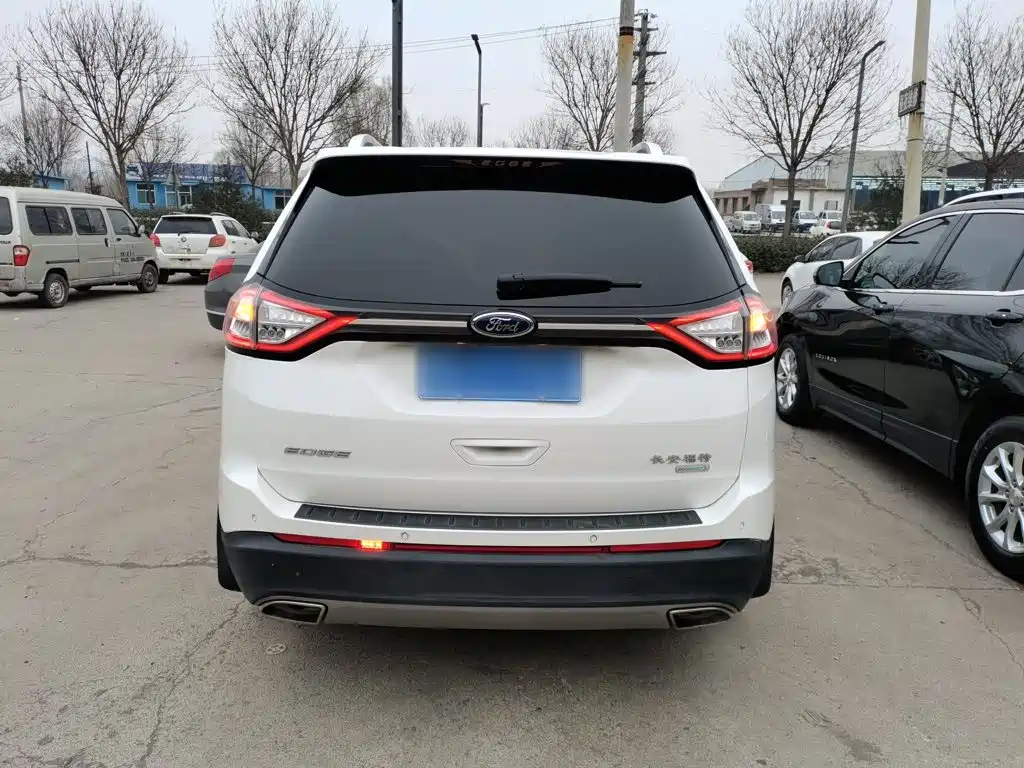 Ford Edge 2017 — фото 4