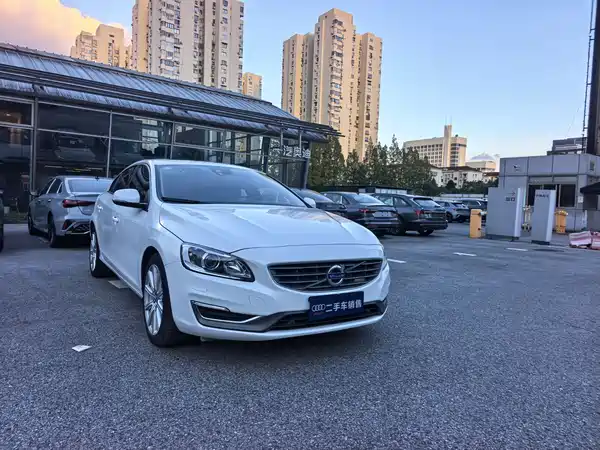 Volvo S60 Plug-In Hybrid 2015