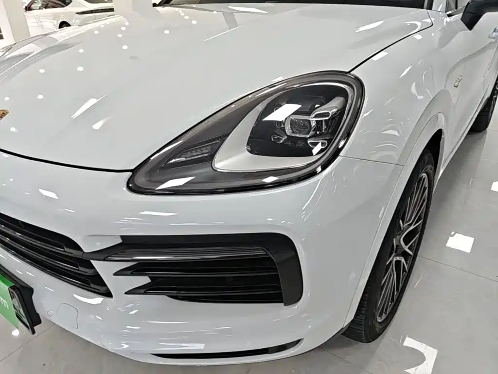 Porsche Cayenne Hybrid 2020 — фото 24