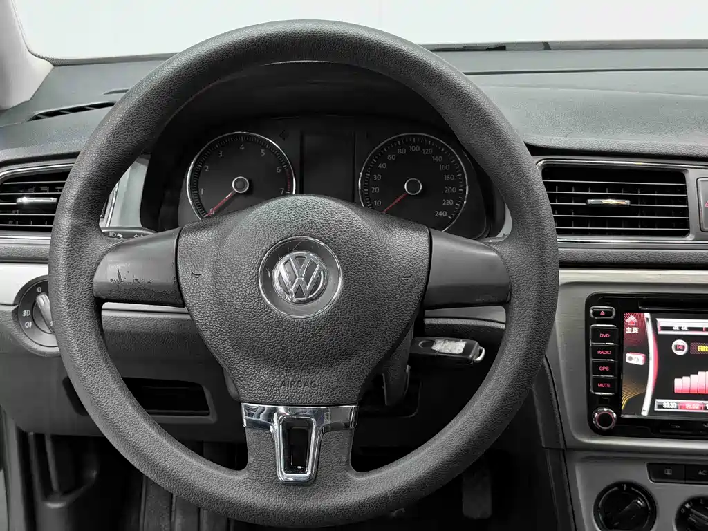 Volkswagen Lavida 2013 — фото 10
