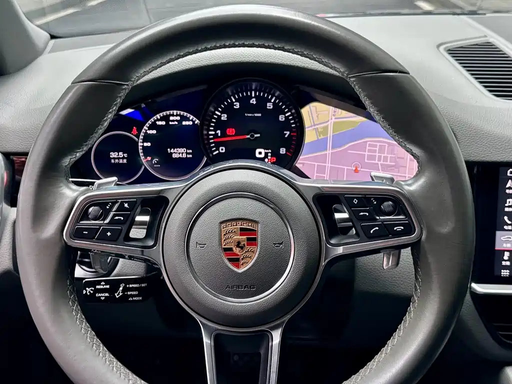 Porsche Cayenne 2018 — фото 19