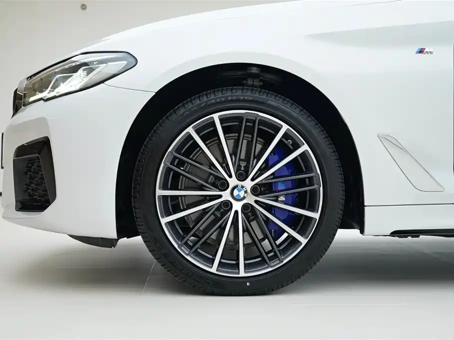 BMW 5 Series 2022 — фото 16