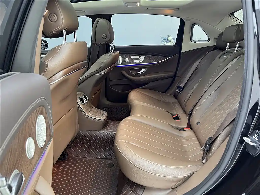 Mercedes-Benz E-Class 2023 — фото 21