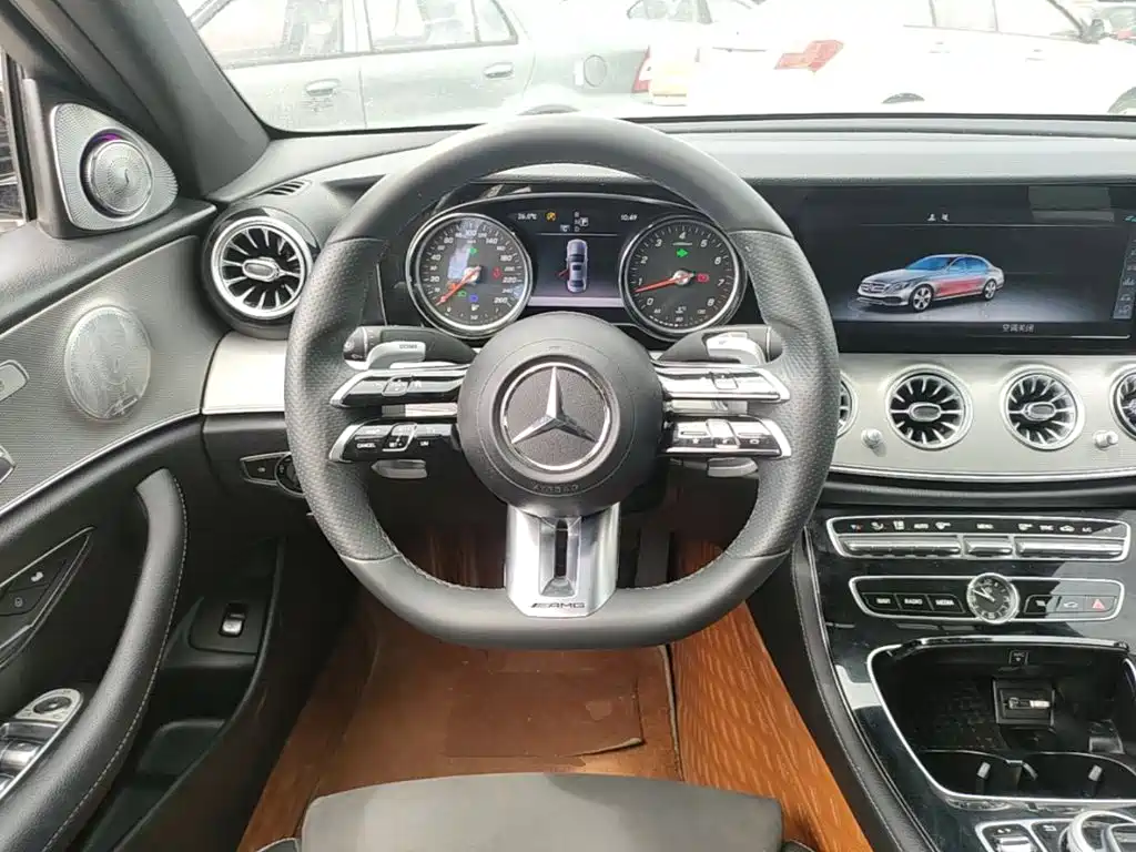 Mercedes-Benz E-Class 2017 — фото 11
