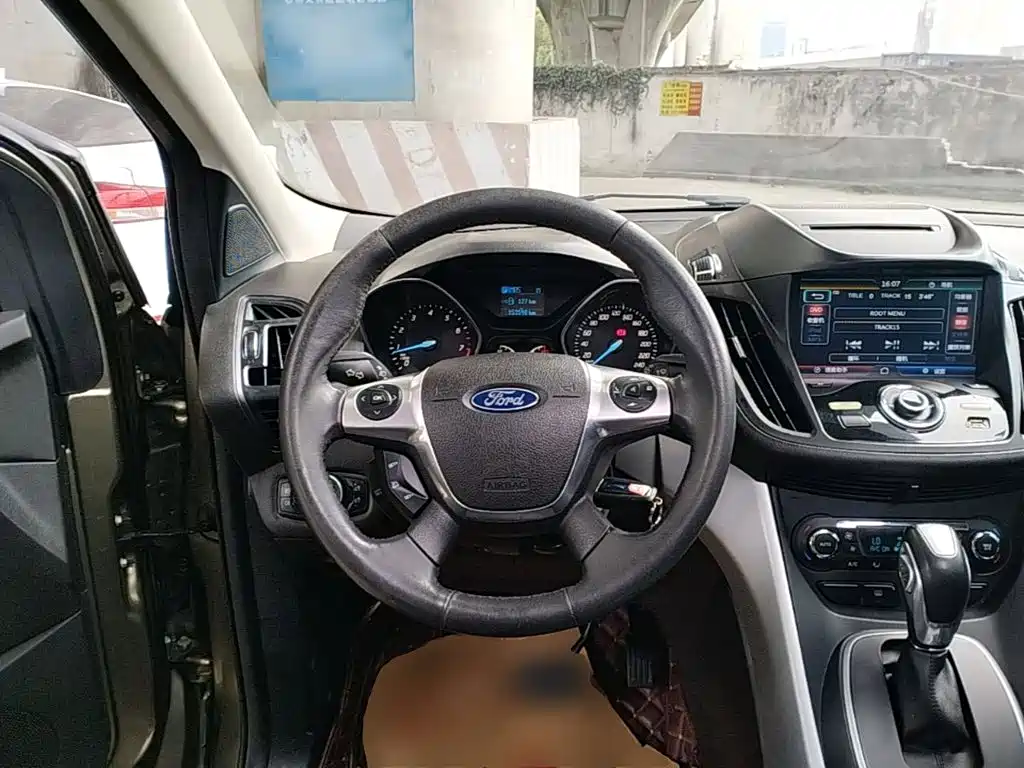 Ford Kuga 2015 — фото 11