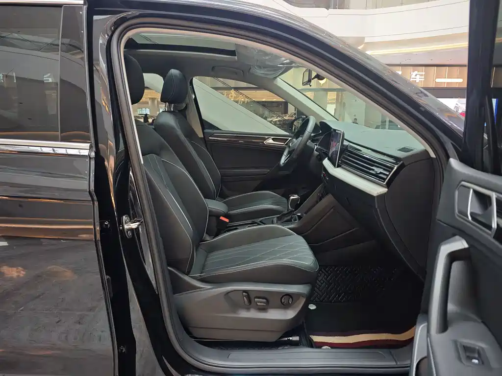 Volkswagen Tiguan L 2025 — фото 11