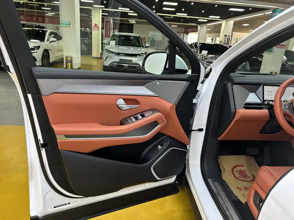 BYD Tang L 2025