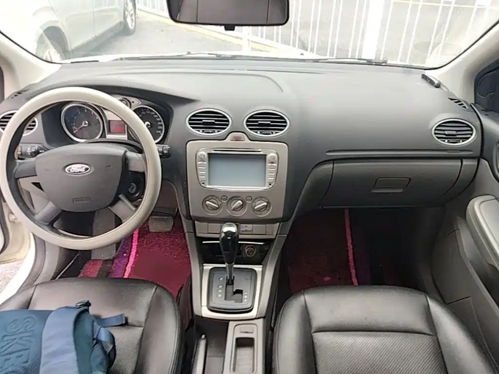 Ford Focus 2015 — фото 10